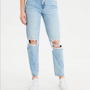 American Eagle blue mom jeans